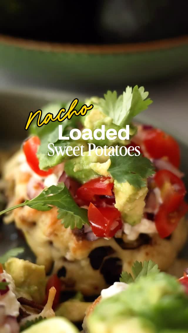 Healthy comfort food that tastes this good!? Save this immediately 🤌🥑🔥

Nacho loaded sweet potatoes: crispy roasted sweet potato topped with taco mince, melted cheddar, cottage cheese, salsa and creamy avo. All the Nacho flavours. All the goodness of avos.

What you’ll need to make 6 portions:
3 Sweet potatoes
250g Xtra lean mince
Taco seasoning
200g Cheddar
125g Cottage cheese
Handful cherry tomatoes
½ Red onion
1 – 2 Avocados
1 Lime
 
Add an avo every day, whether you’re making sushi, loaded sweet potatoes or a chicken casserole – because everything tastes better with avo!
 
Save this post, and for more avolicious recipes visit www.avocado.co.za

#AddAnAvoEveryDay #LoadedSweetPotatoes