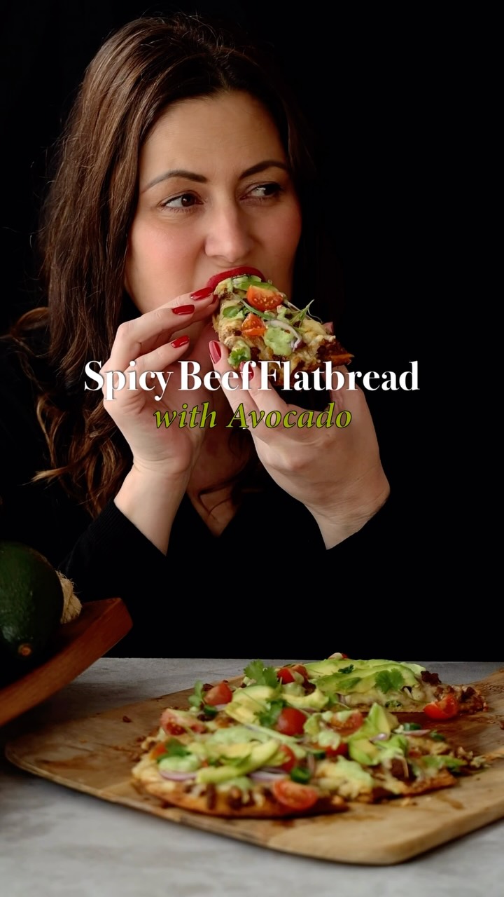 This spicy beef & avocado flatbread is my kind of easy dinner — crispy flatbread loaded with flavourful spiced mince and melted cheese, then piled with fresh tomatoes, red onion, chilli, coriander and plenty of creamy avocado.

And because one avocado moment just wasn’t enough… I blended another into a creamy avocado & lime dressing to drizzle all over the top 🥑 

Avocado season is here, so grab some beautiful locally grown avocados from Food Lover’s Market (only R50 for 5!) and give this recipe a try. 

Avocados are a source of fibre for gut health and are naturally cholesterol-free and sodium-free, so why not add an avo every day 🥑

@foodloversmarket  @iloveavossa  @storybook_pr 

#AddAnAvo #HelloFoodLover #storybooksocial