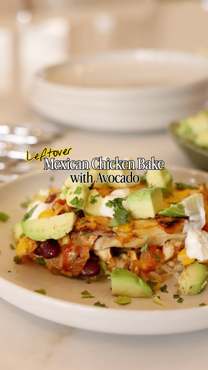 Leftover chicken and rice? Let’s turn them into something delicious! 🥑

This cheesy Mexican-inspired chicken bake is an easy family favourite, finished with fresh, creamy avocado. 

What you need:
Leftover chicken
Leftover rice
1 Tin beans
1 Tin corn
2 Tins Mexican style tomatoes
2 Cups cheese
Fresh coriander
2 Avocados
Sour cream / plain yoghurt 

Follow the steps in the video, bake at 190 for 20 to 30 minutes and enjoy! 

Less waste, more flavour, and another delicious way to #AddAnAvoEveryDay 💚

Save this recipe for your next easy weeknight dinner, and for more avolicious recipes visit www.avocado.co.za